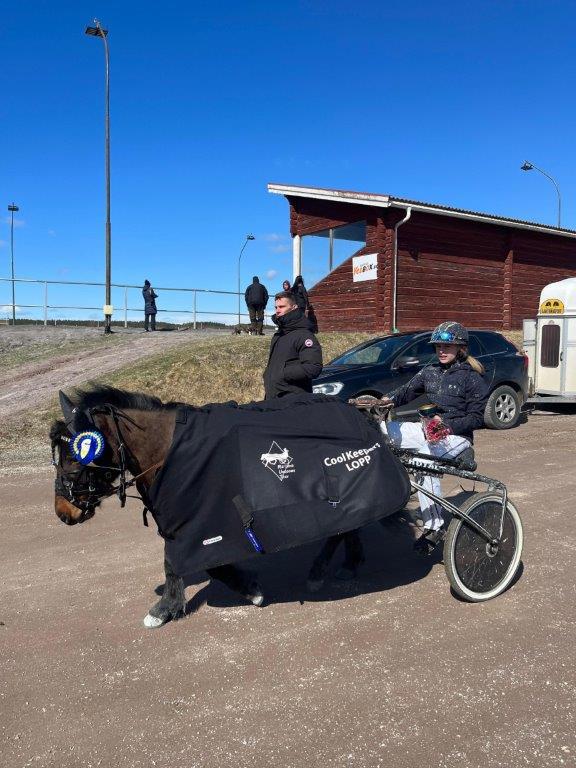 Filippa Sakari och Emmeros Bobby 230430.jpg
