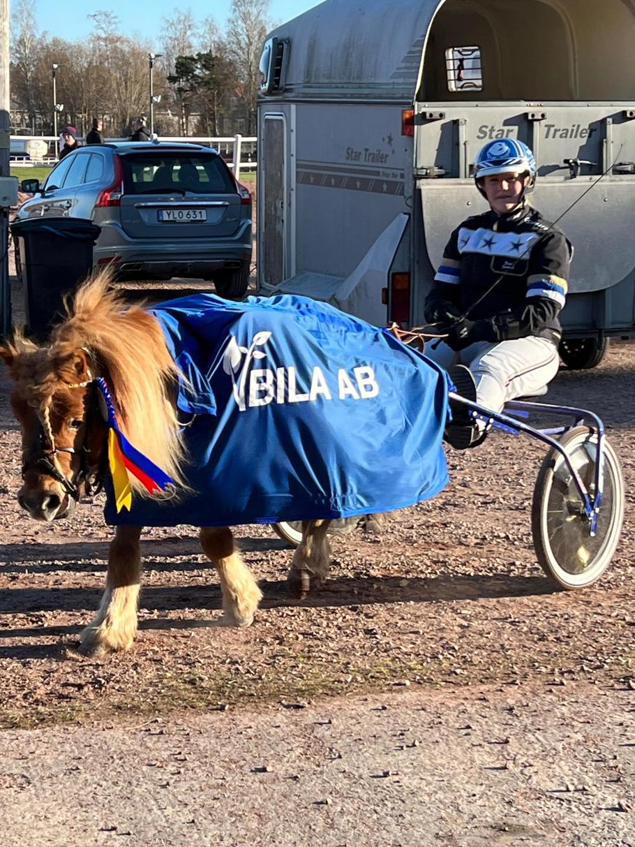 Vera Jansson Dantorps Gandor Åland maj 2023.jpeg