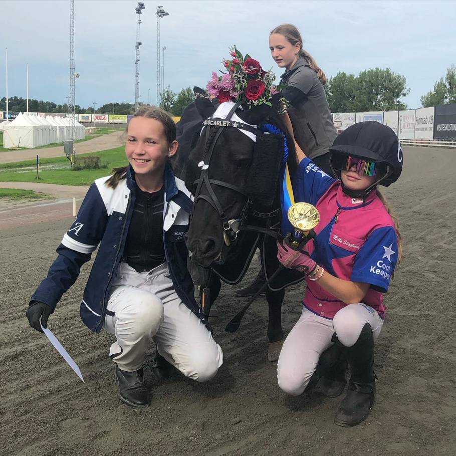 Molly Skoglund och Scarlet 230903.jpeg